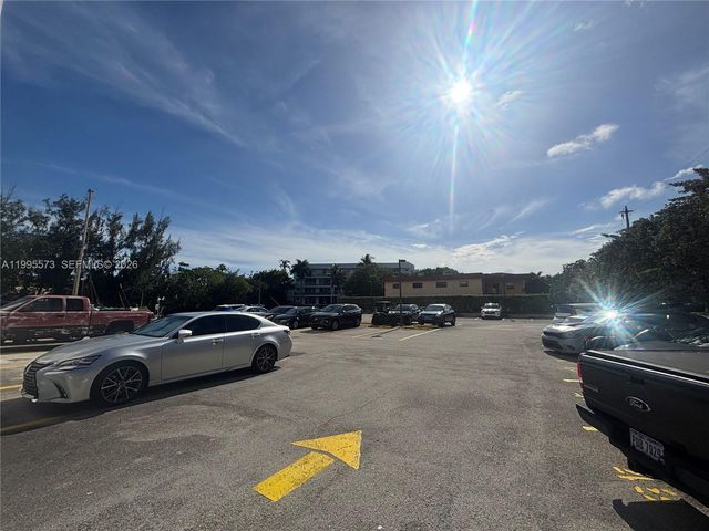 3660 NE 166th St 215, North Miami Beach, FL 33160