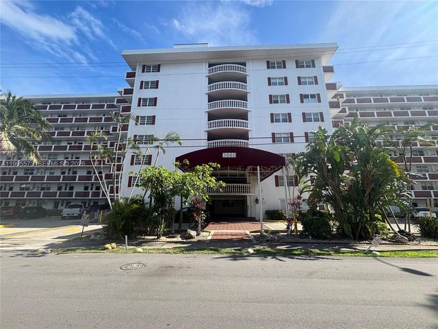 3660 NE 166th St 215, North Miami Beach, FL 33160