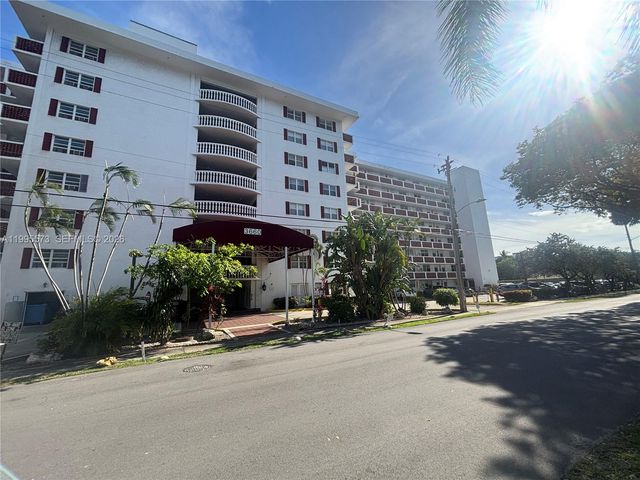 3660 NE 166th St 215, North Miami Beach, FL 33160