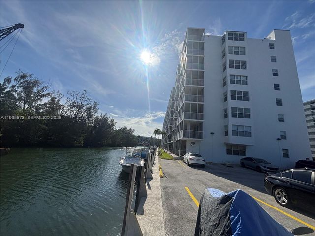 3660 NE 166th St 215, North Miami Beach, FL 33160