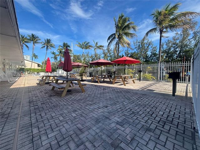 3660 NE 166th St 215, North Miami Beach, FL 33160