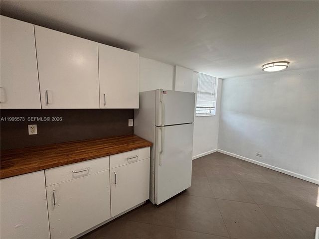 3660 NE 166th St 215, North Miami Beach, FL 33160