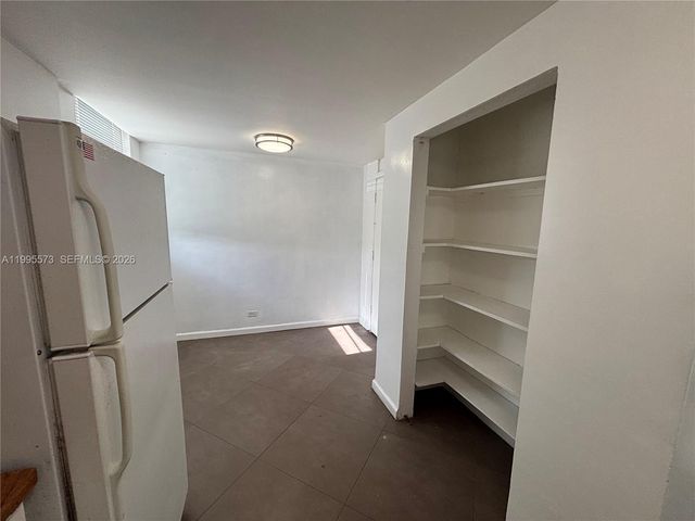 3660 NE 166th St 215, North Miami Beach, FL 33160