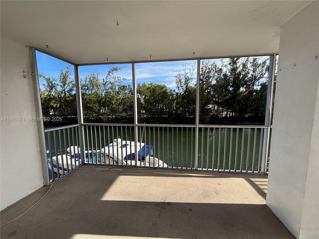 3660 NE 166th St 215, North Miami Beach, FL 33160