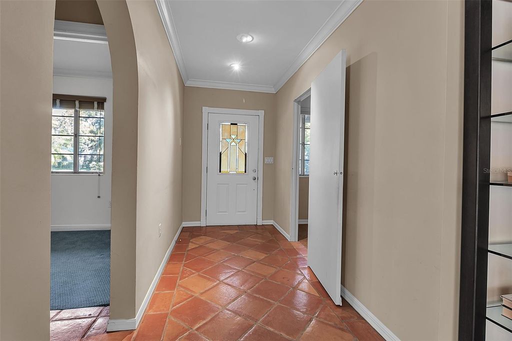 Image 11 of property listing at 1714 SOUTH DRIVE, Sarasota, FL 34239