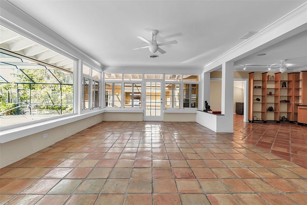 Image 18 of property listing at 1714 SOUTH DRIVE, Sarasota, FL 34239