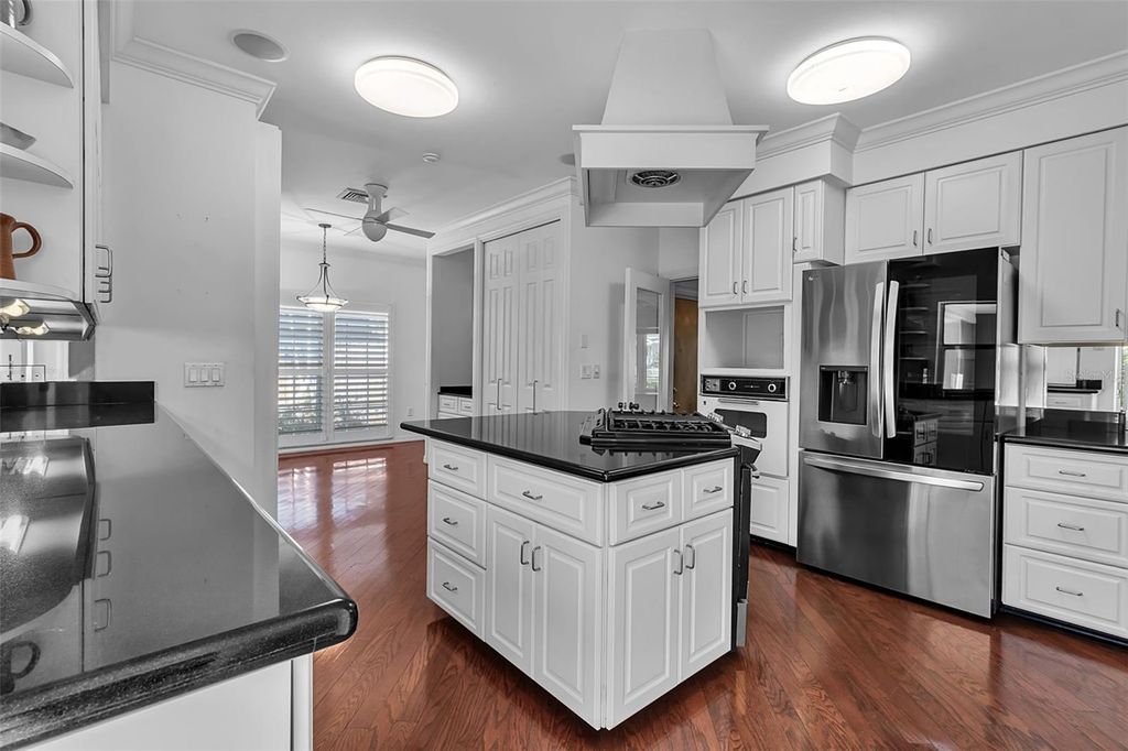 Image 21 of property listing at 1714 SOUTH DRIVE, Sarasota, FL 34239