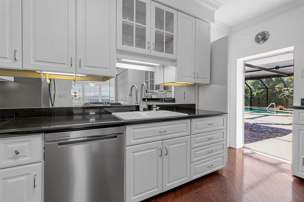 Image 24 of property listing at 1714 SOUTH DRIVE, Sarasota, FL 34239