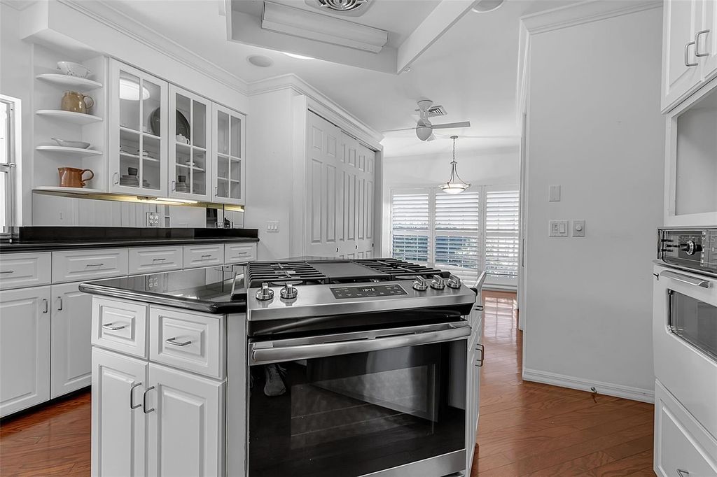 Image 25 of property listing at 1714 SOUTH DRIVE, Sarasota, FL 34239