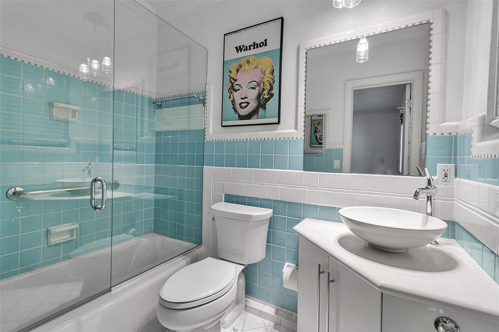 Image 33 of property listing at 1714 SOUTH DRIVE, Sarasota, FL 34239