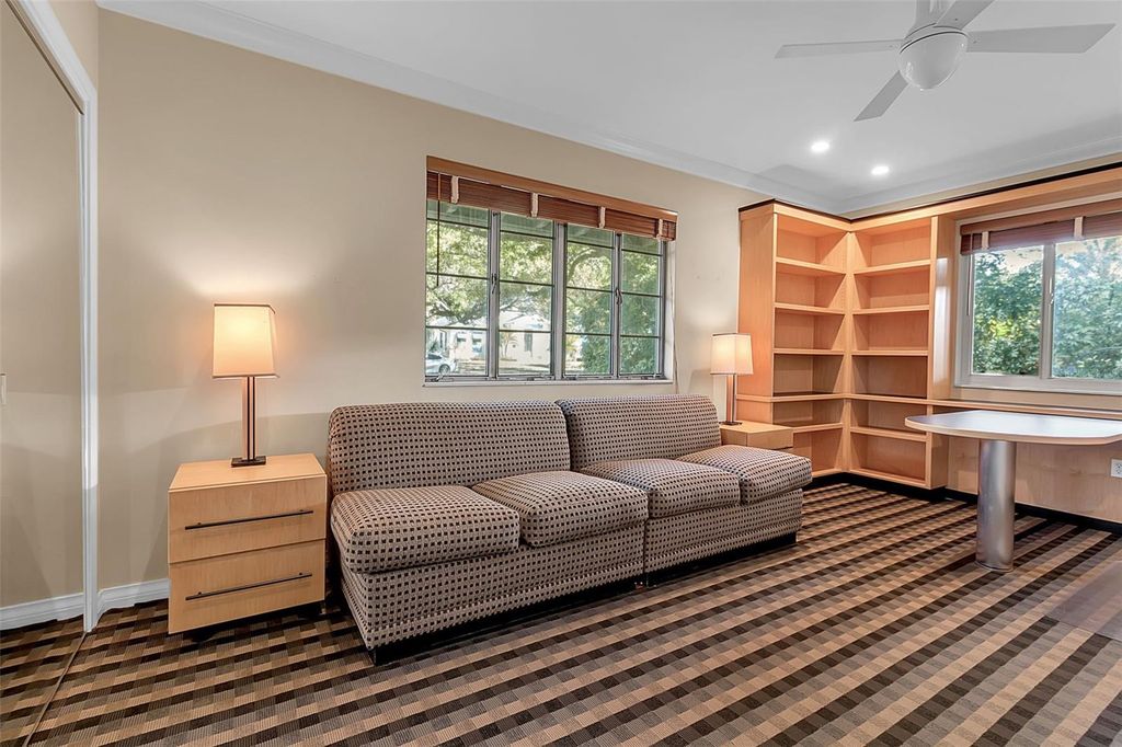 Image 36 of property listing at 1714 SOUTH DRIVE, Sarasota, FL 34239