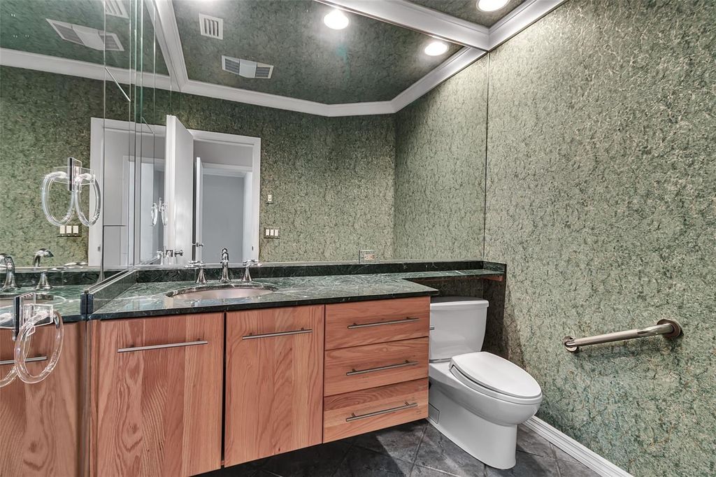 Image 38 of property listing at 1714 SOUTH DRIVE, Sarasota, FL 34239