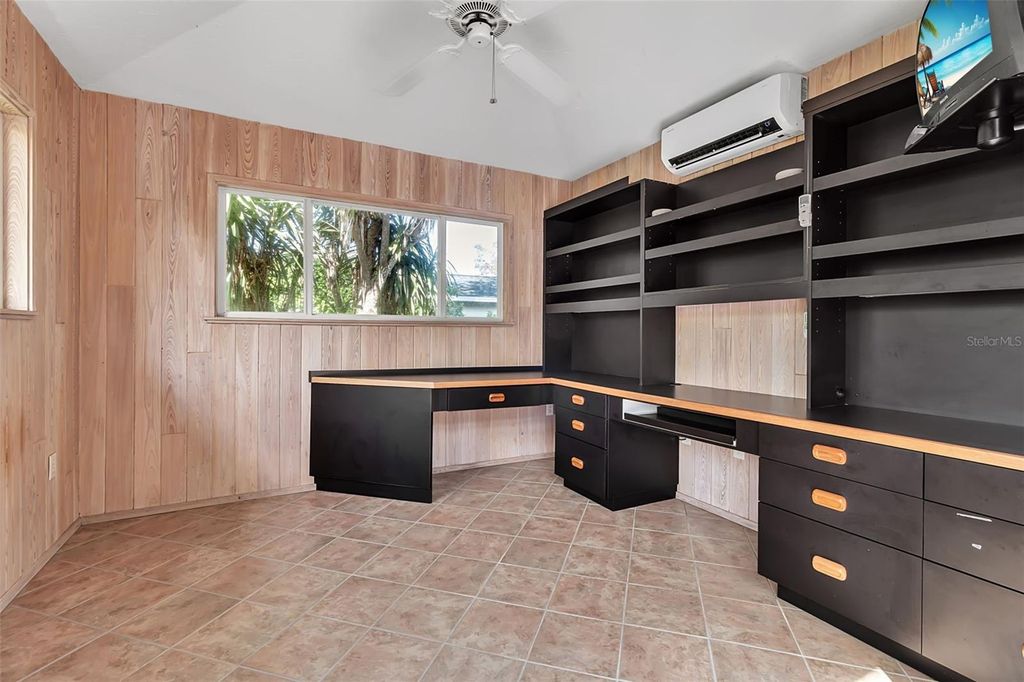 Image 43 of property listing at 1714 SOUTH DRIVE, Sarasota, FL 34239