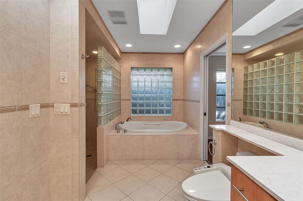 Image 46 of property listing at 1714 SOUTH DRIVE, Sarasota, FL 34239