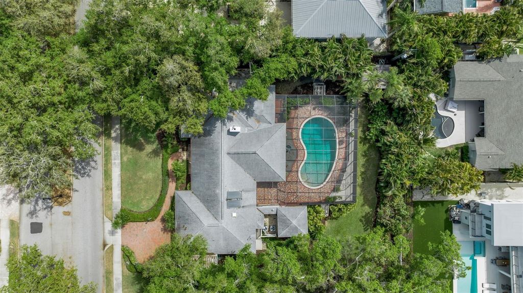 Image 6 of property listing at 1714 SOUTH DRIVE, Sarasota, FL 34239