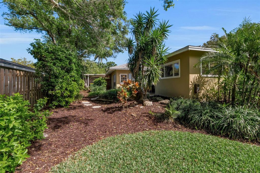 Image 55 of property listing at 1714 SOUTH DRIVE, Sarasota, FL 34239