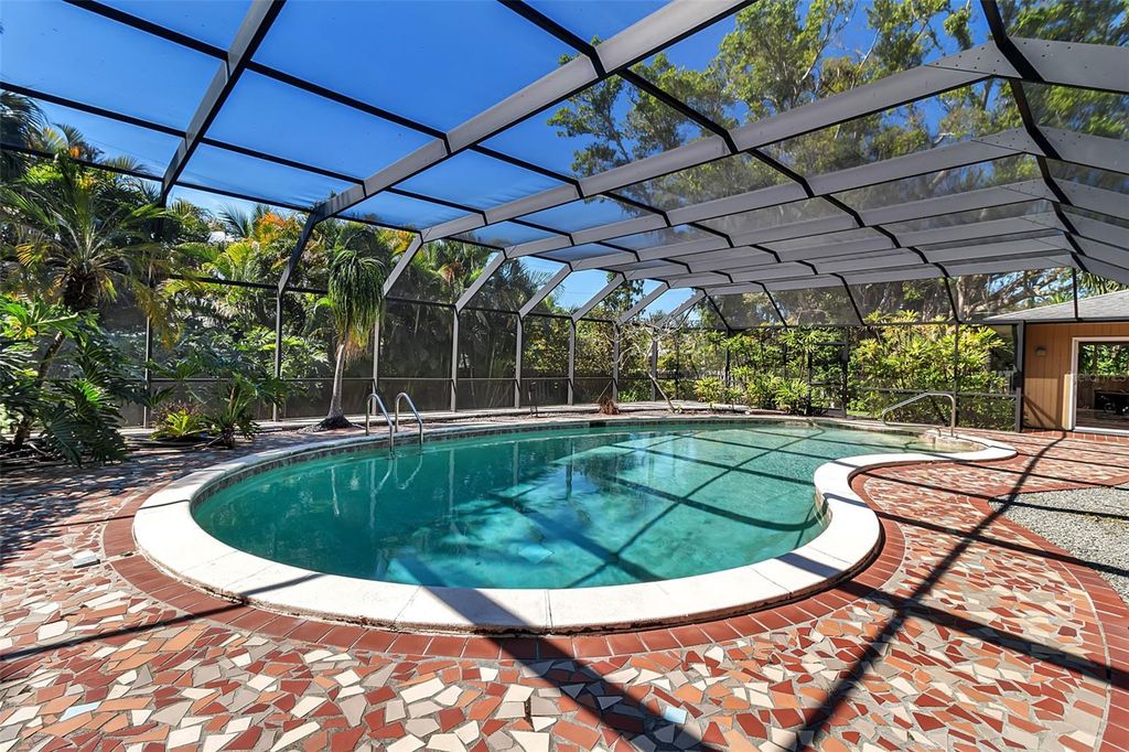 Image 9 of property listing at 1714 SOUTH DRIVE, Sarasota, FL 34239