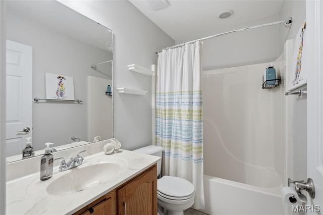 1098 Reddington Timbers Drive, St Charles, MO 63304