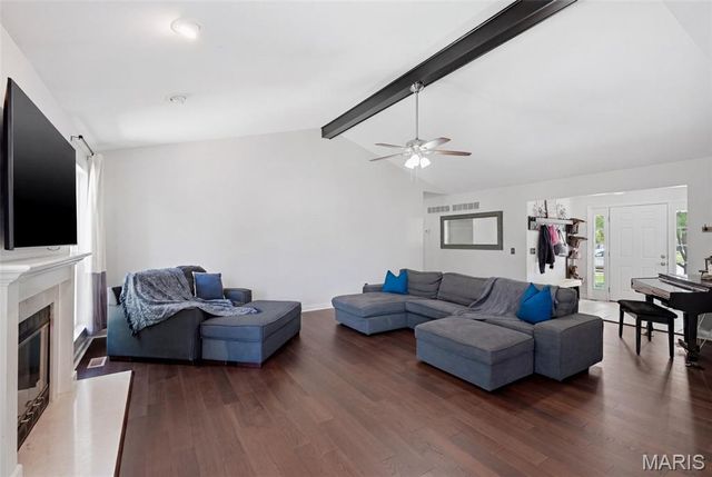 1098 Reddington Timbers Drive, St Charles, MO 63304