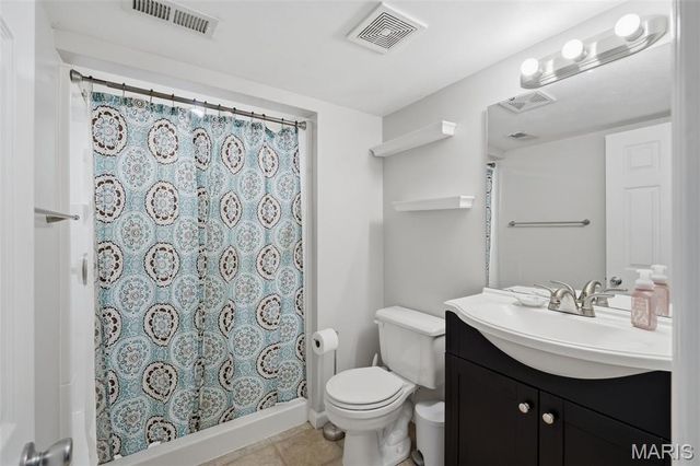 1098 Reddington Timbers Drive, St Charles, MO 63304