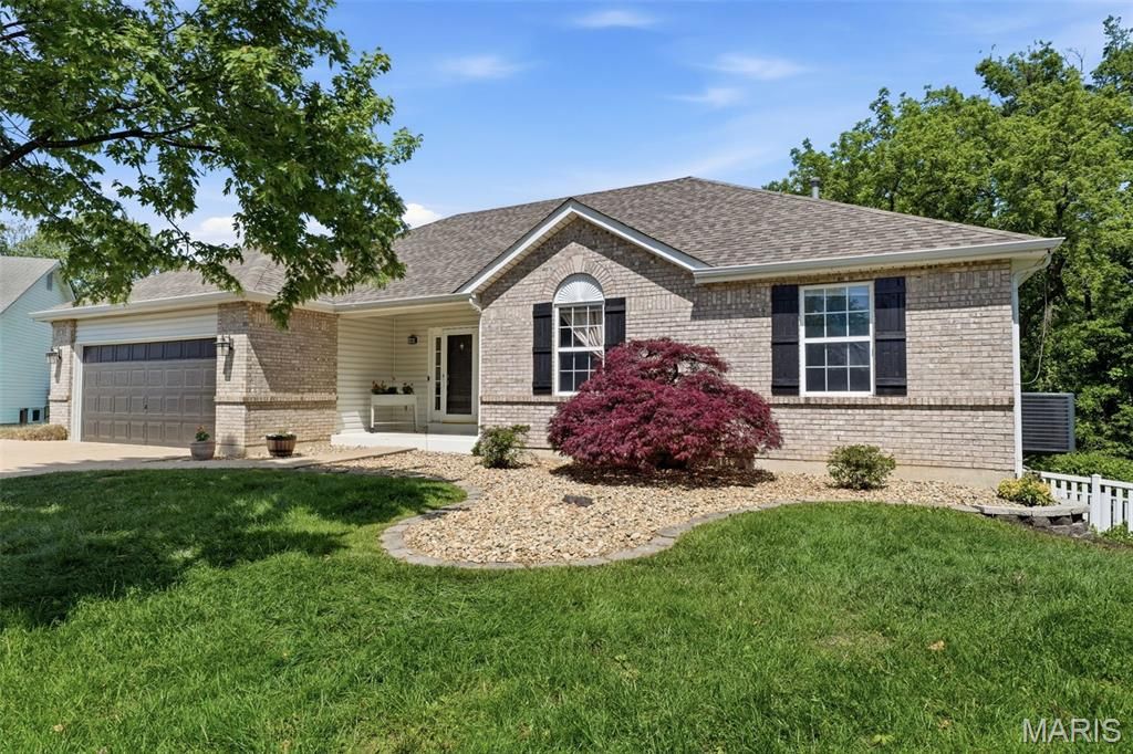 1098 Reddington Timbers Drive, St Charles, MO 63304