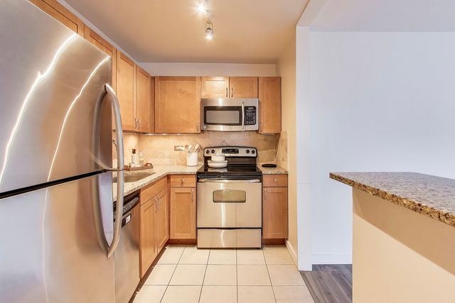 655 W Irving Park Road 606, Chicago, IL 60613