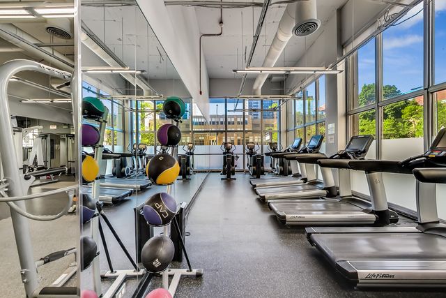 655 W Irving Park Road 606, Chicago, IL 60613