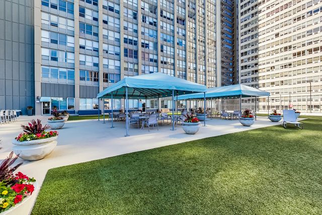 655 W Irving Park Road 606, Chicago, IL 60613