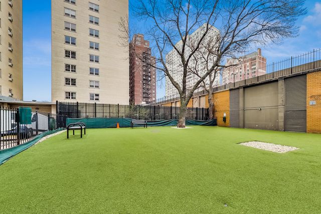 655 W Irving Park Road 606, Chicago, IL 60613