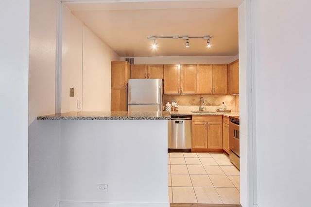 655 W Irving Park Road 606, Chicago, IL 60613