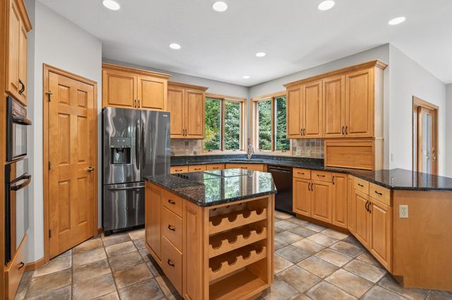 2520 Arbor Court, Mendota Heights, MN 55120