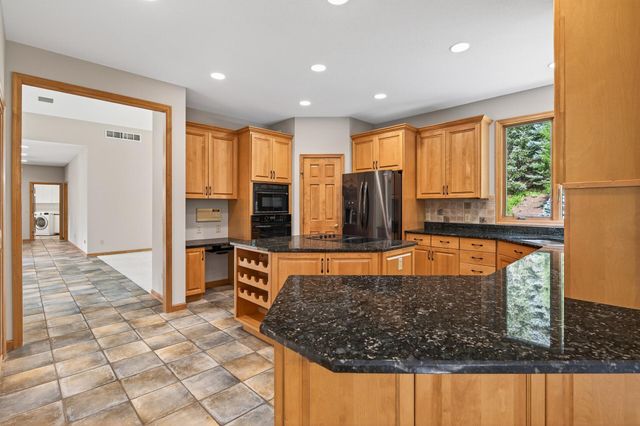 2520 Arbor Court, Mendota Heights, MN 55120