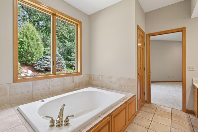 2520 Arbor Court, Mendota Heights, MN 55120