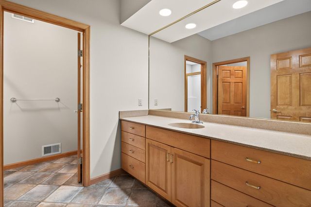 2520 Arbor Court, Mendota Heights, MN 55120