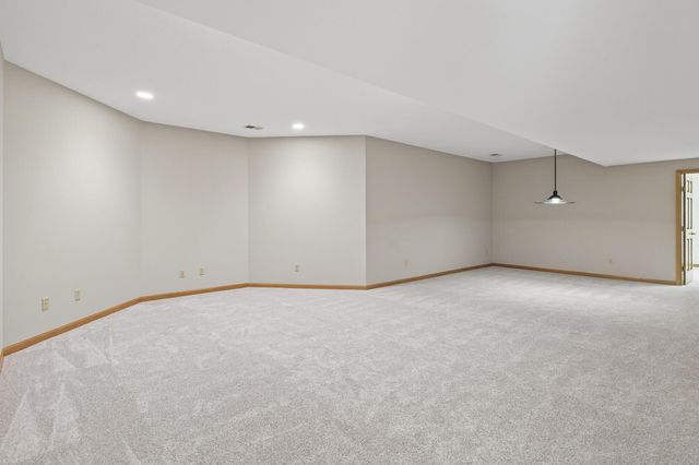 2520 Arbor Court, Mendota Heights, MN 55120
