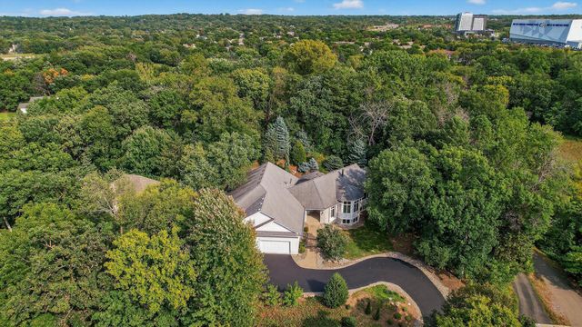 2520 Arbor Court, Mendota Heights, MN 55120