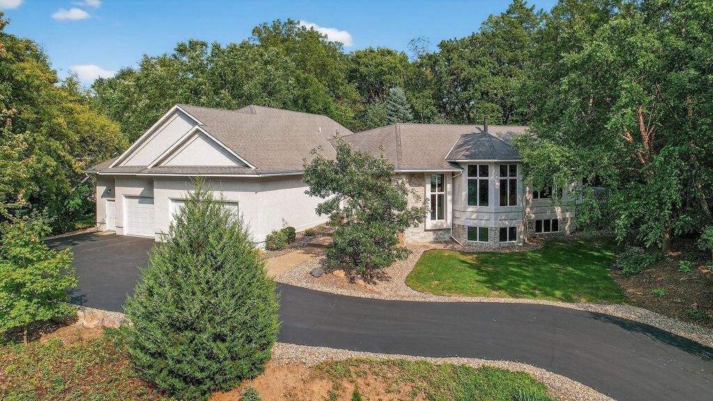 2520 Arbor Court, Mendota Heights, MN 55120