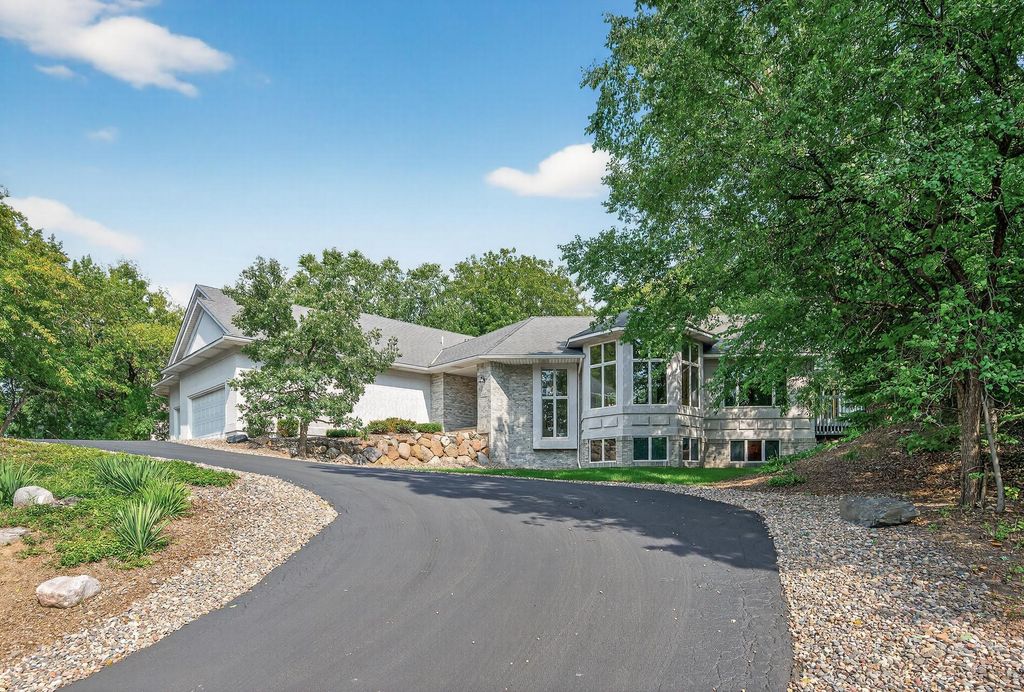 2520 Arbor Court, Mendota Heights, MN 55120 — photo 2