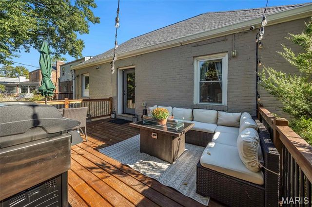 541 Mapleview Drive, University City, MO 63130