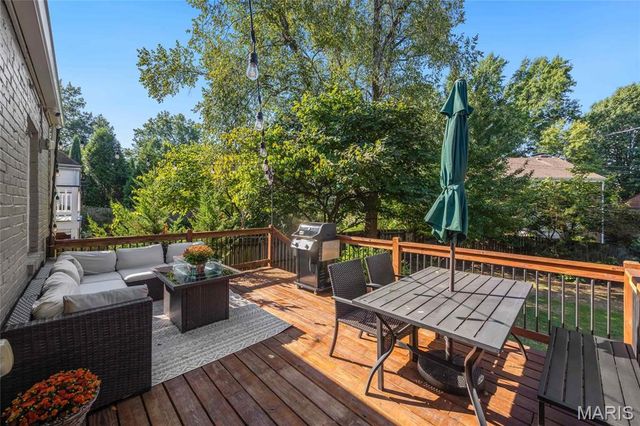 541 Mapleview Drive, University City, MO 63130