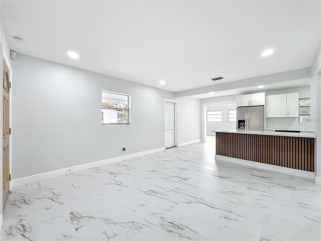 Image 9 of property listing at 5399 PALADIN WAY, Orlando, FL 32810