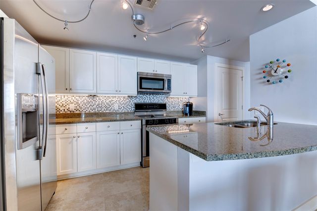 801 E Beach Drive BC0908, Galveston, TX 77550