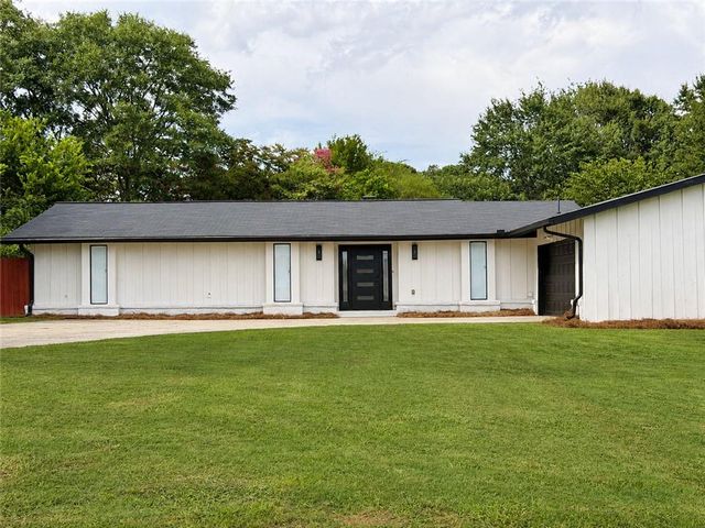 2294 SE Fairview Road SE, Conyers, GA 30013