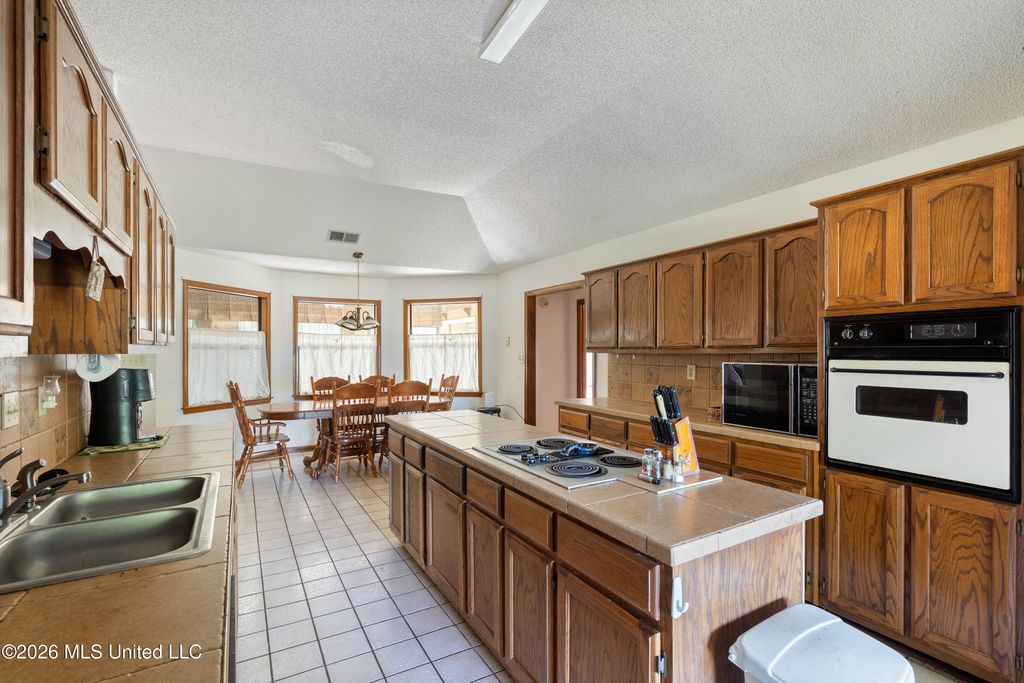 4075 Davall Drive, Olive Branch, MS 38654 — photo 4