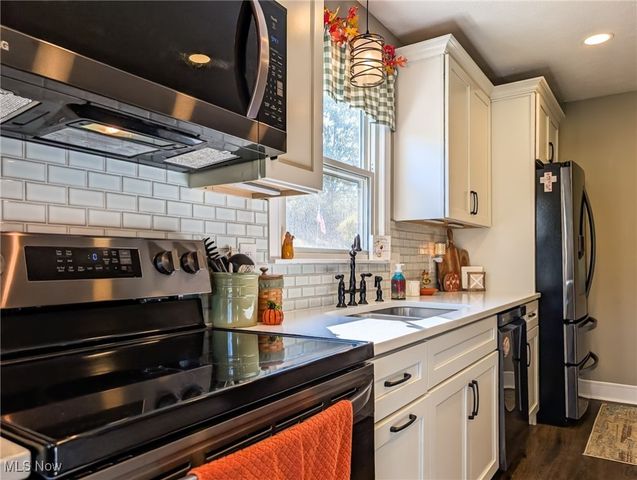 546 E Mohawk Drive, Malvern, OH 44644