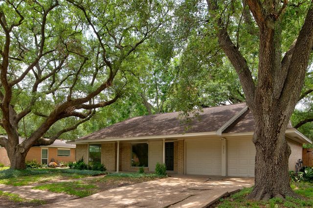 8826 Robindell Drive, Houston, TX 77074
