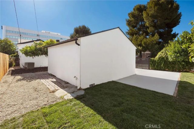 5856 Halbrent Avenue, Sherman Oaks, CA 91411