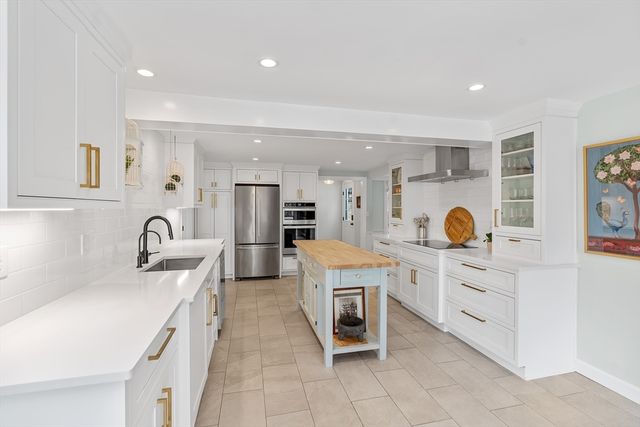 21 Decatur Lane, Wayland, MA 01778