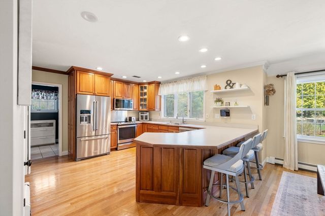 35 Pokanoket Ln, Marshfield, MA 02050