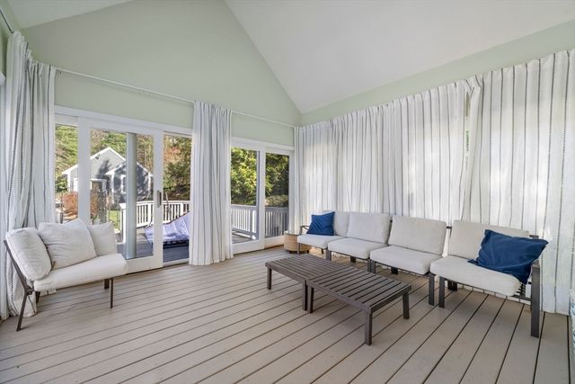 35 Pokanoket Ln, Marshfield, MA 02050